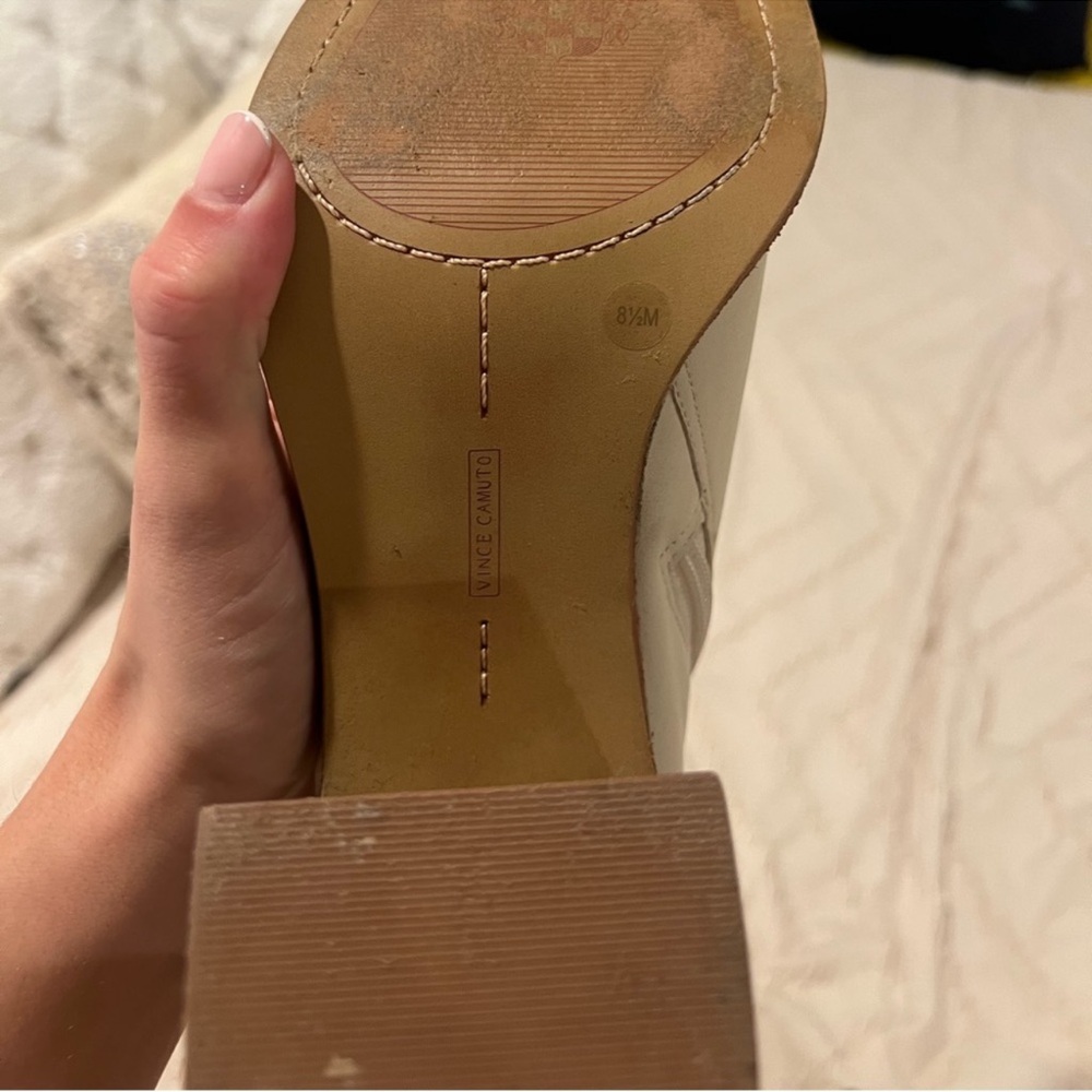 Vince Camuto leather Booties! Size 8.5🫶 - Picture 3 of 4
